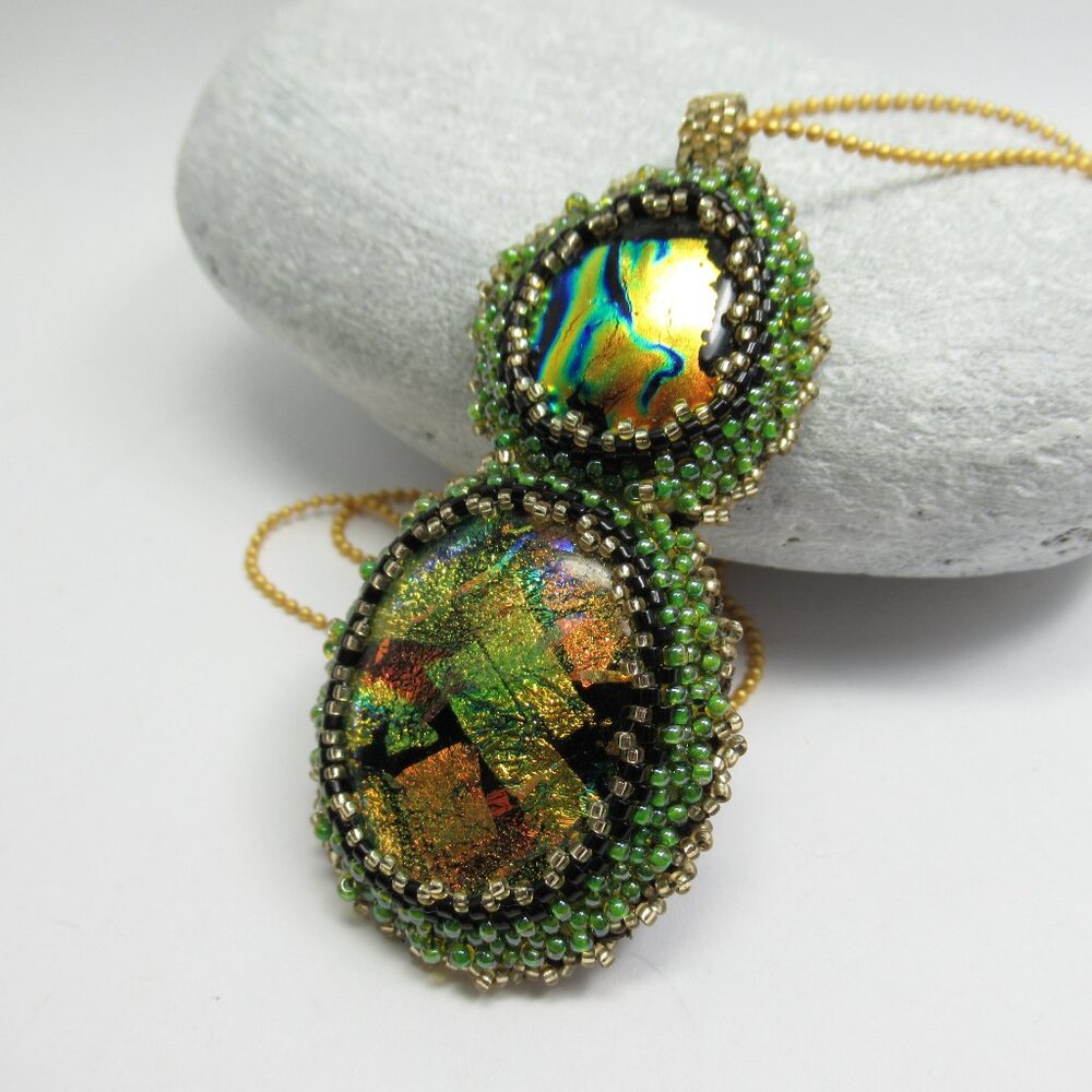 Hand embroidered pendant - Picture 4 of 12